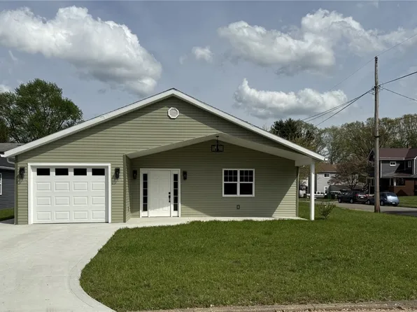 317 S Wallace St, Uhrichsville, OH 44683