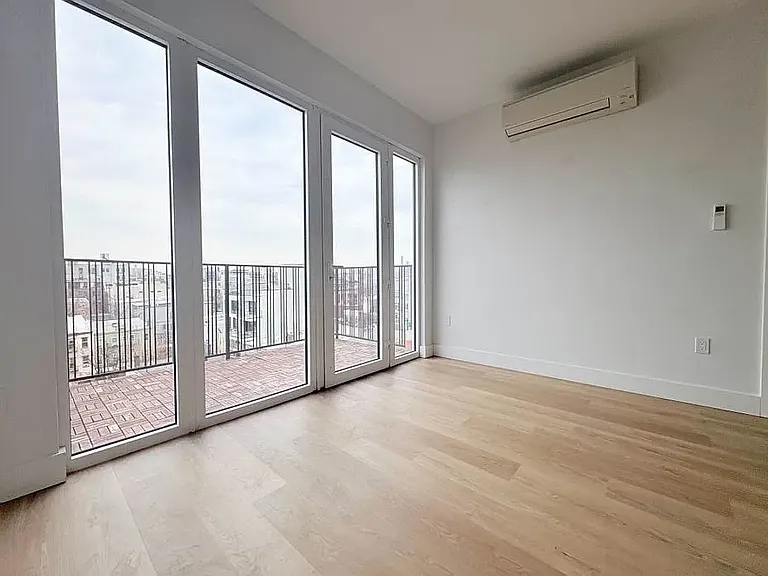 141 Frost St #4D — Photo 8
