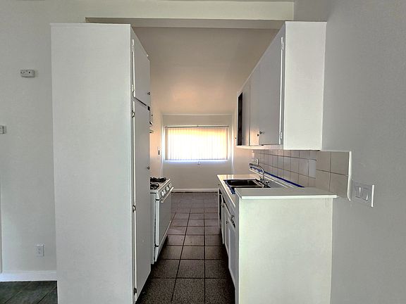 5th image of 14118-14122 Calvert St #5