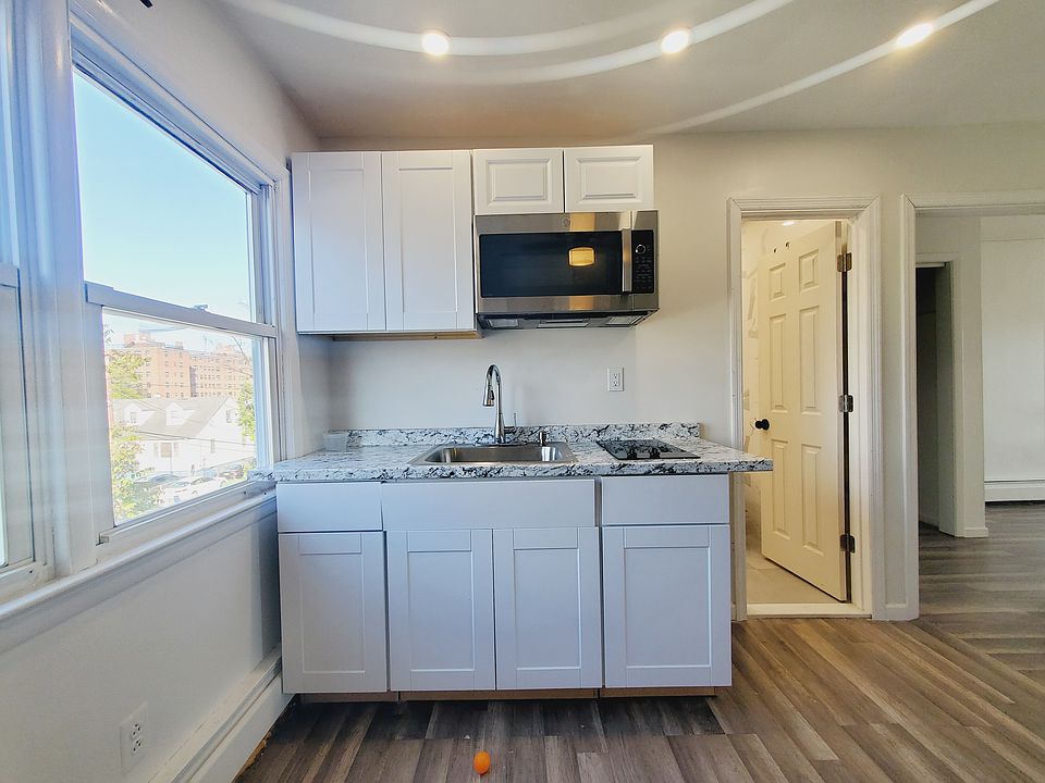 1st image of 13 E 17th St #3R