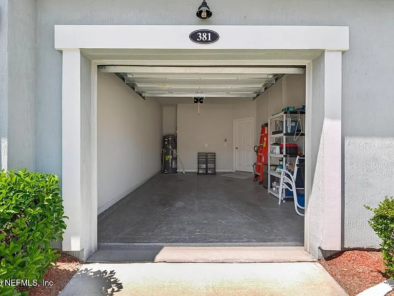 381 Richmond Dr — Photo 31