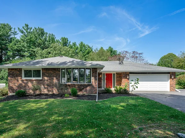 8646 Centaur Dr, Belvidere, IL 61008