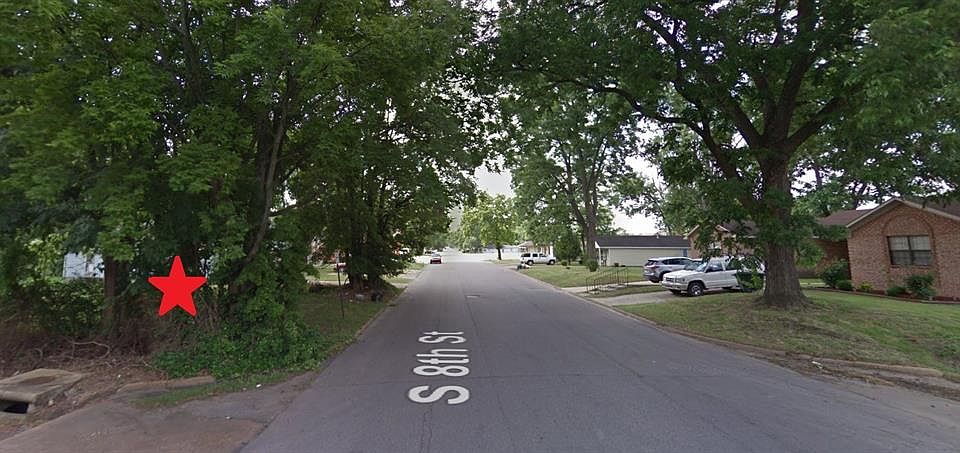1st image of 300 S 8th St