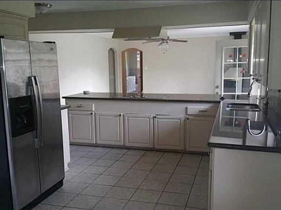 3rd image of 8835 Valley View Ln