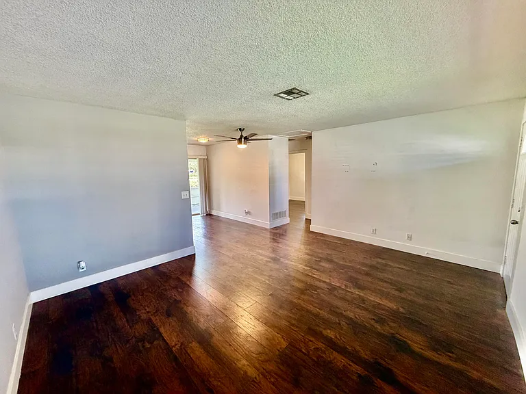 2821 Duke Ln — Photo 6