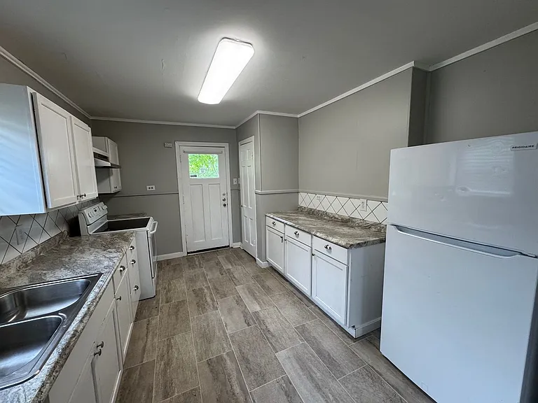 2600 McKenzie Ave — Photo 5