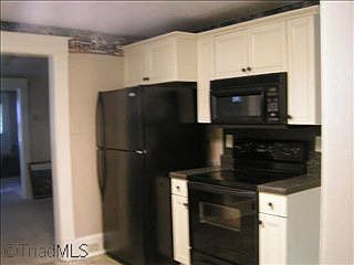 3rd image of 3711 Oak Grove Ave