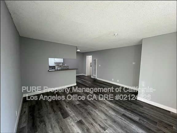 3rd image of 11702 Menlo Ave #1