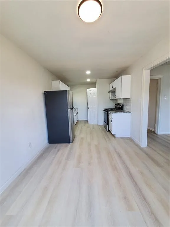 3 bed, 1.0 bath, 1093 sqft, $1,500 — Photo 3