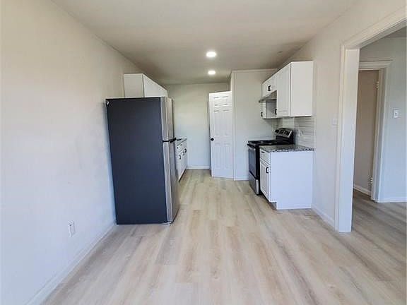 3rd image of 4326 Harry St