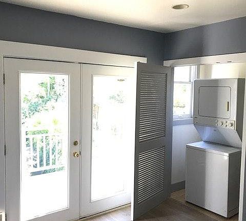 Eat-in with in unit washer&dryer