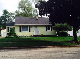 2224 Lacrosse St SW, Wyoming, MI 49519