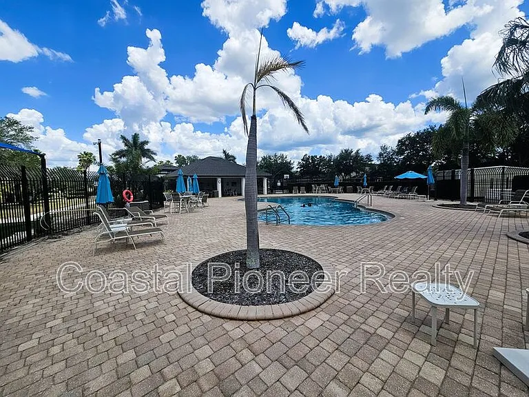 1824 Mira Lago Cir — Photo 42