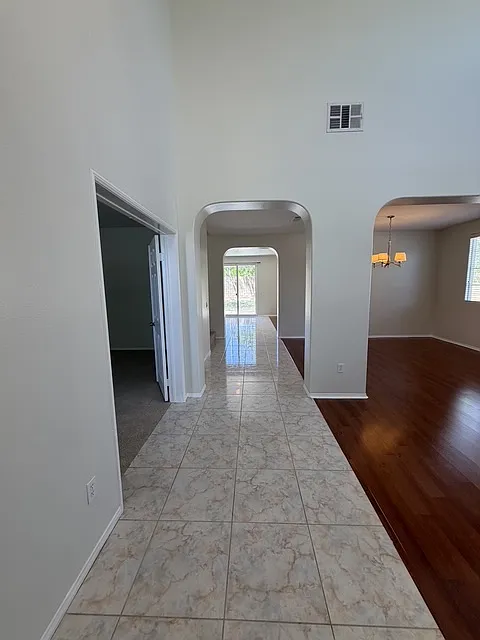 5 bed, 2644 sqft, $3,400 — Photo 3
