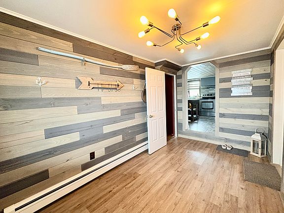 3rd image of 722 Beaulieu Road