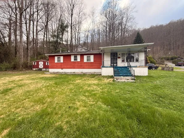 150 Denny St, Oceana, WV 24870