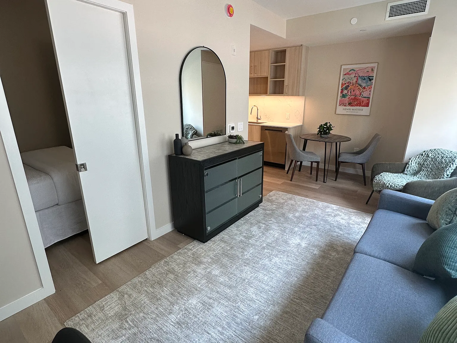 Studio, 550 sqft, $3,350 — Photo 4