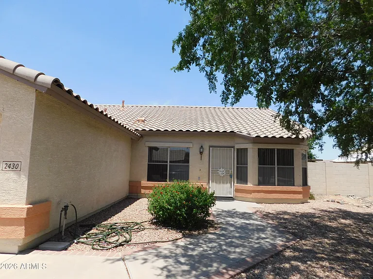 2430 E Fairview St — Photo 2