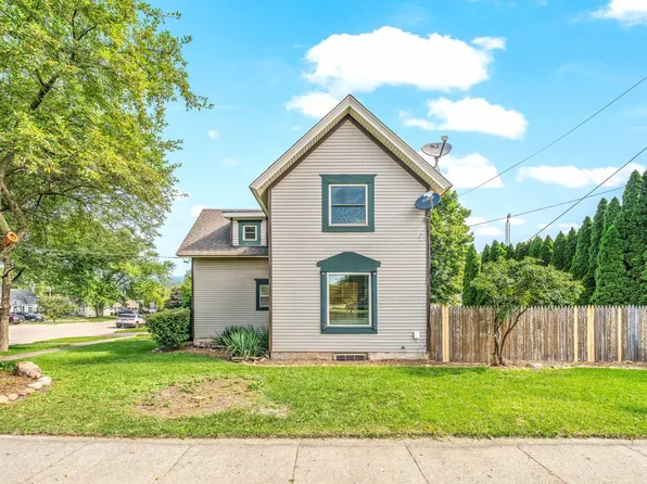 108 N Brown St, Genoa, IL 60135