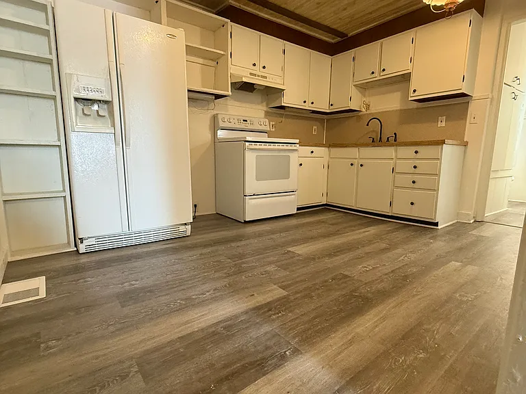520 N Water St — Photo 32