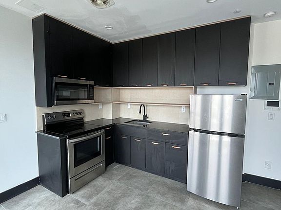 5th image of 1169 Hoe Ave APT 3