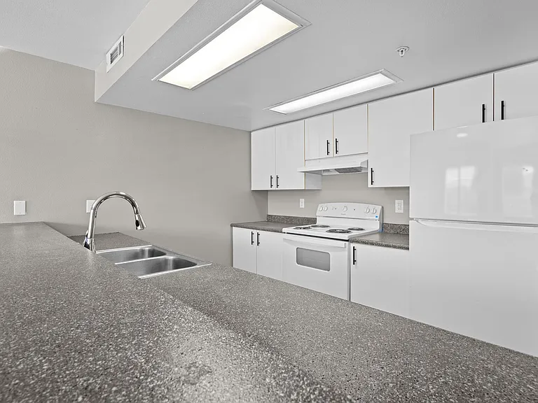 Gateway Crossing Apartments — Photo 12