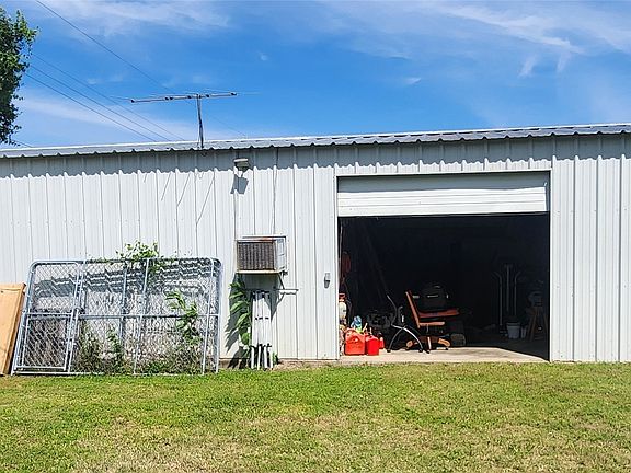 5th image of 149 W Ruth Ave