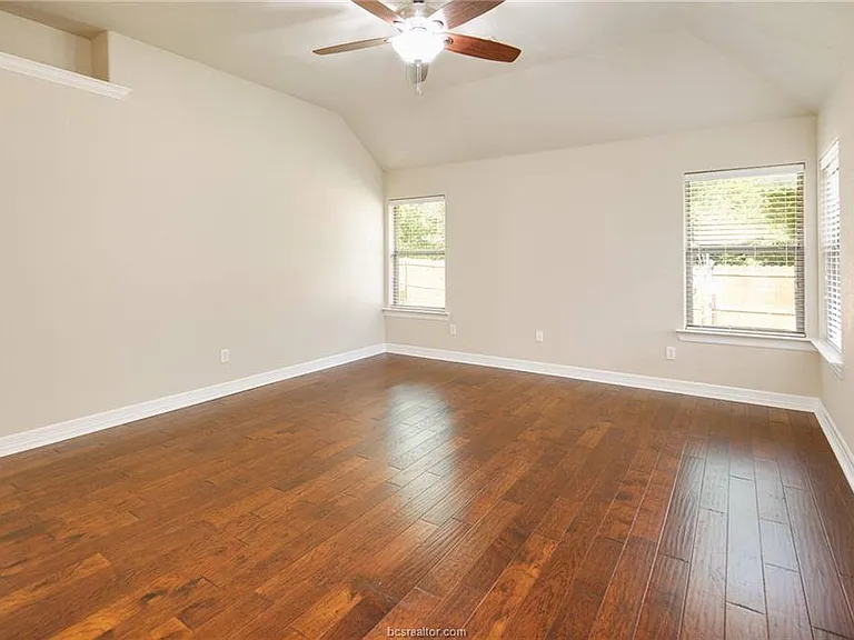 2481 Newark Cir — Photo 11