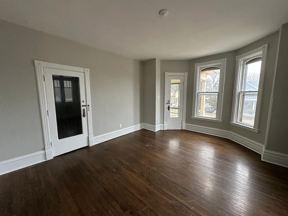 Building Photo - 496 E Chicago St #2