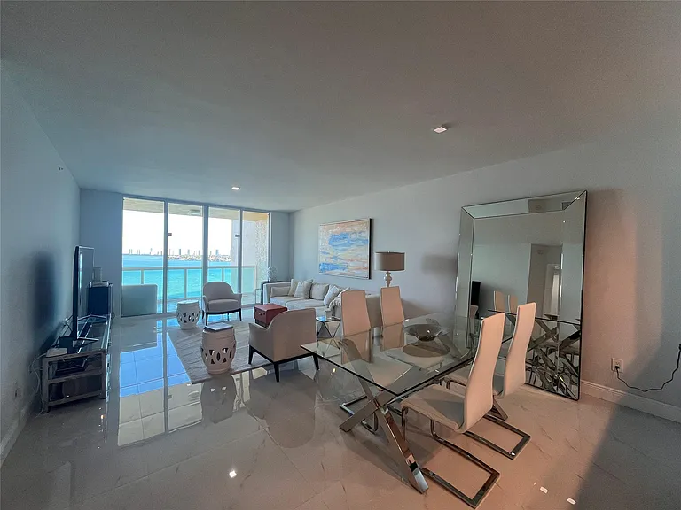 2650 Lake Shore Dr #803 — Photo 19