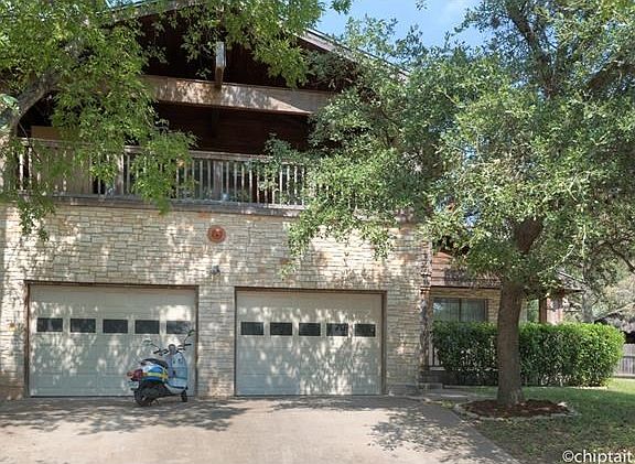 Very large 2 car garage. Notice large covered deck above.
