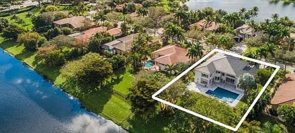 3rd image of 10281 N Lake Vista Cir
