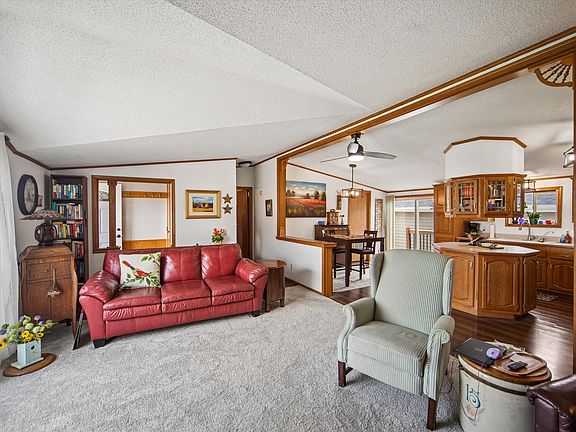 5th image of 108 N Hawthorn Dr