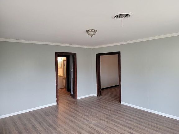 4th image of 112 Boles St