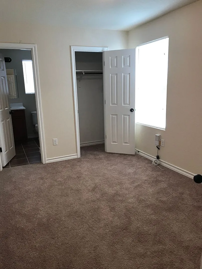 Town home for rent — Photo 2