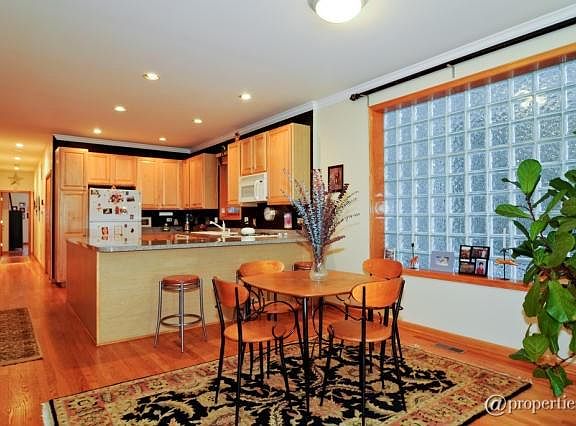 4th image of 628 W Wrightwood Ave APT 2E