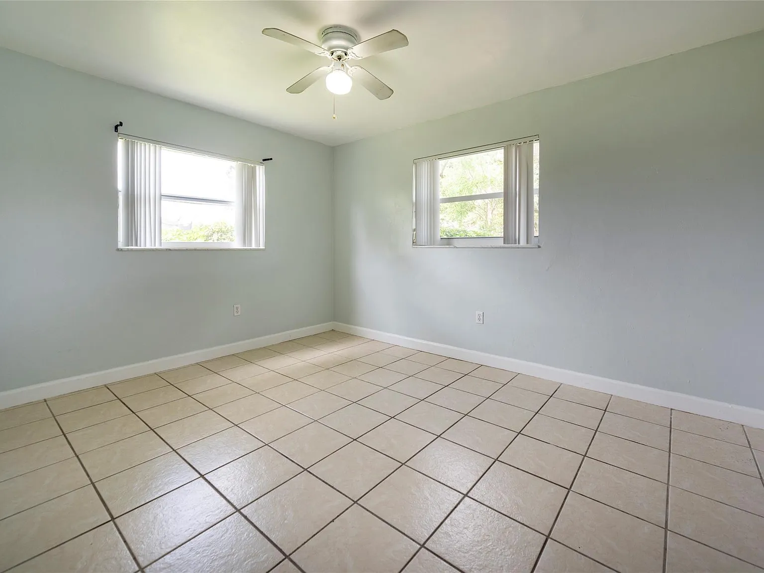 2 bed, 1.0 bath, 1571 sqft, $2,100 — Photo 4