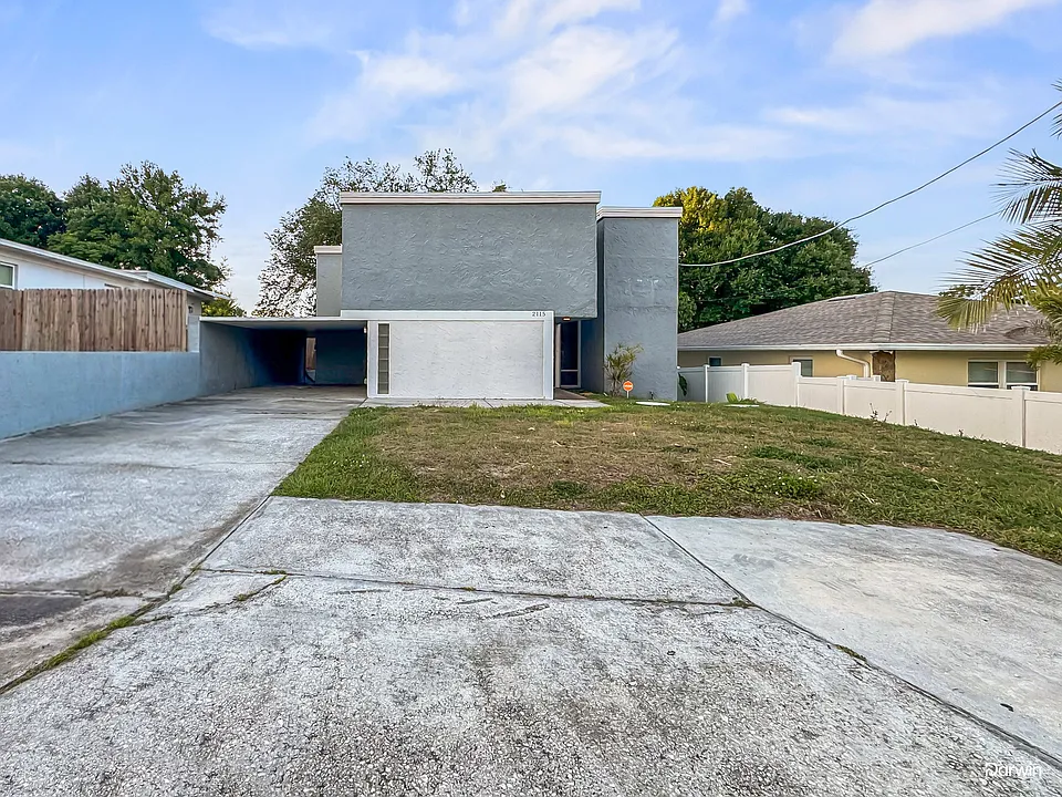 2115 W Ivy St