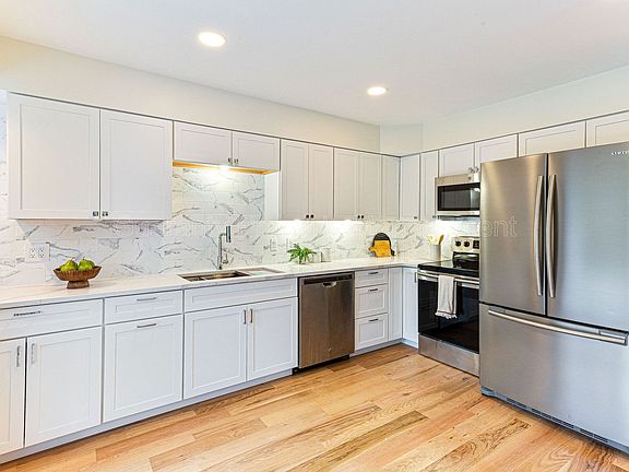 4th image of 475 Saint Andrews Dr