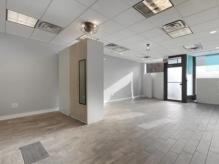 1338 W Irving Park Rd #1 — Photo 4