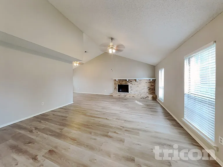 2637 Bennington Ct — Photo 3