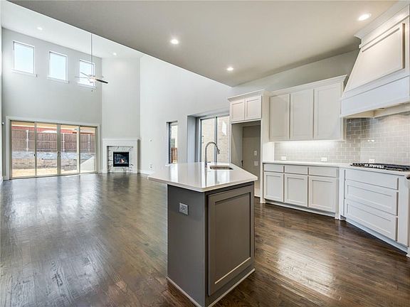 4th image of 2325 Hyer Pl