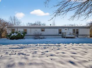 90 New Hope Rd, Elsberry, MO 63343