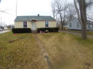 595 Gestner Rd, Benton Harbor, MI 49022