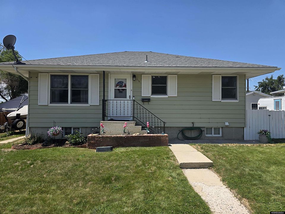 1st image of 210 Agate St