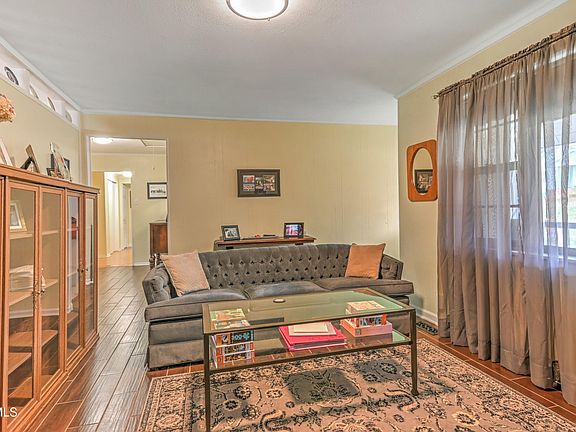 5th image of 101 Lynn Ave