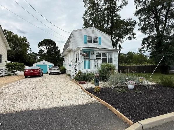 102 Victoria Place, Union Beach, NJ 07735