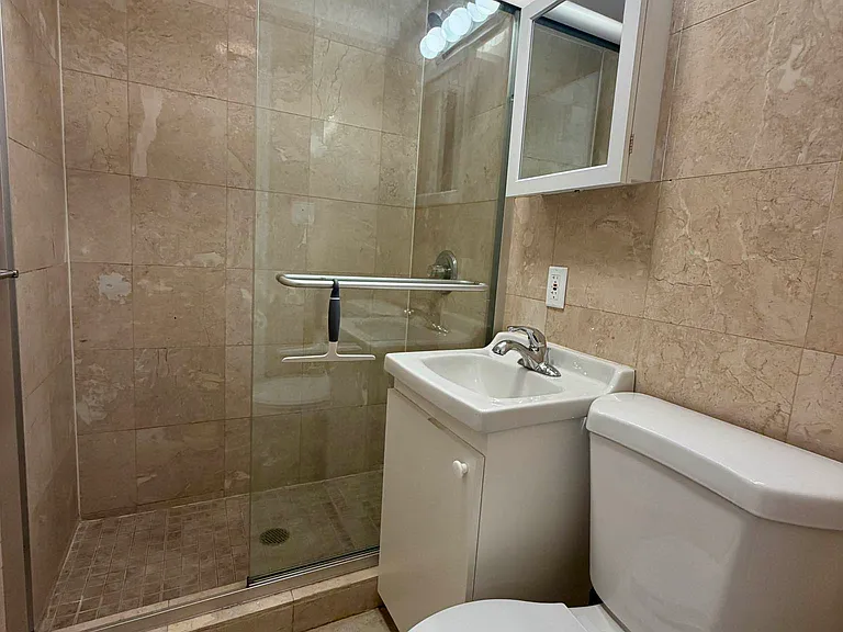 216 E 28th St #2DR — Photo 9