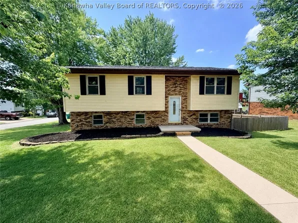 16 Cactus Ln, Hurricane, WV 25526