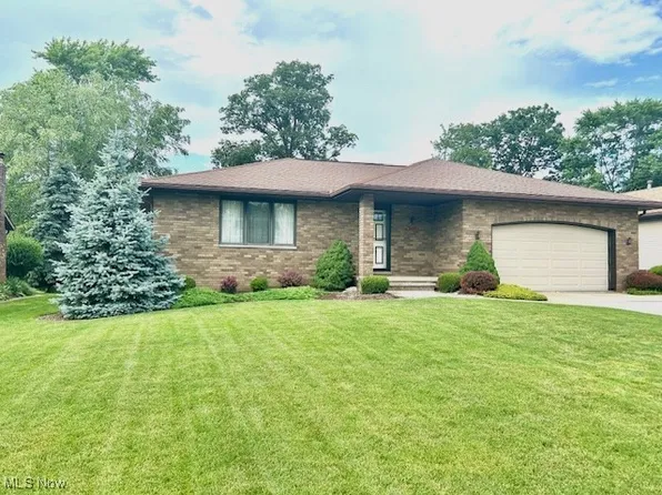 3400 Panama Dr, Parma, OH 44134